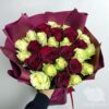 Букет из 27 белых и красных кенийских роз